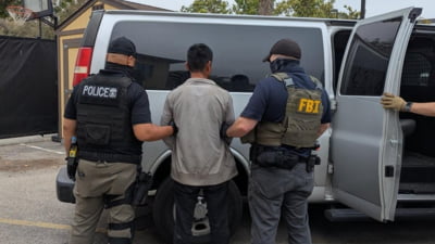 „Vânătoare prin lanuri”: O nouă razie a agenților de la Imigrație asupra muncitorilor agricoli în California stârnește teamă și revoltă