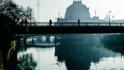 Țara europeană vizată de atacuri ale ONG-urilor de mediu plătite de Comisia Europeană. Lobby pe sute de mii de euro din banii europenilor