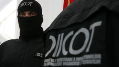 Șeful Jandarmeriei Brăila este acuzat că avea afaceri fast-food și plasa lucrători din Asia. Cu o facultate privată a ajuns colonel, iar din salariu și-ar fi cumpărat și un avion