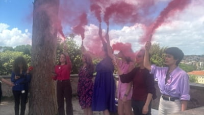 În așteptarea deciziei privind noul Suveran Pontif, în loc de fum alb sau negru, la Vatican s-a văzut fum roz. Care este explicația VIDEO