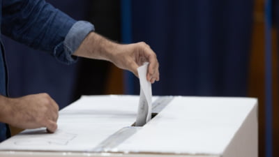 În inima Transilvaniei, democrația românească se clatină sub povara neîncrederii și fricii. POLITICO: ”Doar cei de sus câștigă”