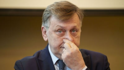 "Doi viteji internaționali, lași în plan național". Crin Antonescu, atac la Simion și Ponta pentru absențele de la dezbaterile prezidențiale