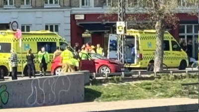 11 răniți într-un accident rutier după ce șoferul a scăpat controlul volanului, a lovit un biciclist și a urcat pe trotuar. Trei oameni sunt în stare gravă