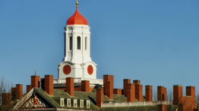 34 de studenți români prinși în scandalul dintre Donald Trump și Universitatea Harvard. Anunțul Ambasadei României la Washington