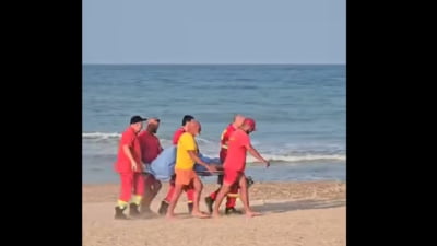 A auzit o turistă strigând ajutor și a sărit în valuri s-o salveze. Surpriza făcută salvatorului de 17 ani de firma la care lucrează în Costinești VIDEO