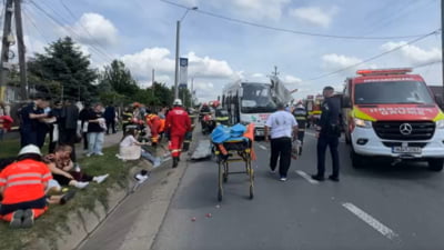 Accident între un autocamion și un autocar cu 20 de pasageri în Iași. A fost activat Planul roşu de intervenţie FOTO/VIDEO