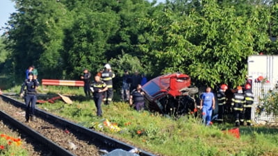 Accident tragic între un tren și un autoturism. Șoferul nu s-ar fi asigurat la o trecere la nivel cu calea ferată