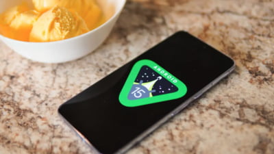 Android 15 primește patch-ul din mai 2025. Schimbări majore de securitate și o interdicție care blochează revenirea la versiunile anterioare