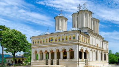 Bani de la Guvern pentru biserica milionarilor români pe Coasta de Azur. Zeci de milioane alocate către institute de cult din Diaspora