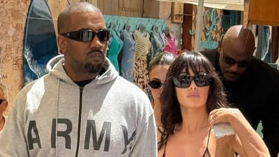 Bianca Censori, soția lui Kanye West, îi înfurie pe localnicii din Spania după ce s-a afișat în public într-o ținută controversată