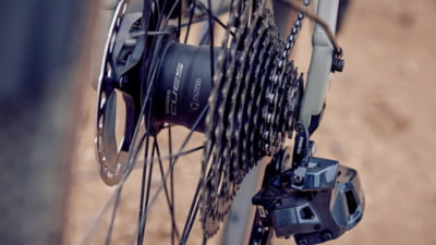 Bicicleta care își schimbă singură vitezele: noua tehnologie Shimano, fără baterii și cu AI integrat
