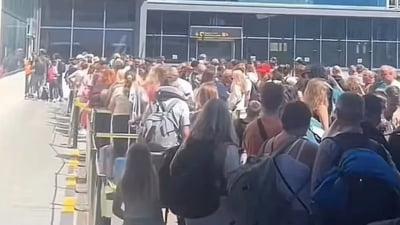 Brexitul a transformat vacanța britanicilor în coșmar. Sute de turiști din Marea Britanie, blocați în aeroportul din Tenerife în condiții considerate „inumane”