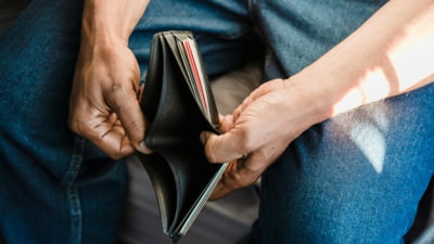 Ce șanse de creștere au salariile din România. Analist economic: ”Cel minim riscă să devină norma pentru milioane de angajați”