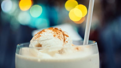 Ce alimente mai descoperă cercetătorii. Laptele singurei specii de gândaci care naște pui vii, considerat mai nutritiv decât cel de vacă. Țara în care se vinde înghețată cu acest ingredient
