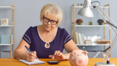 Ce să facă urgent românii pentru a trece cu bine de „apocalipsa financiară” care ar putea urma după alegeri. „Toată lăfăiala ultimelor guverne va avea un moment de decont”