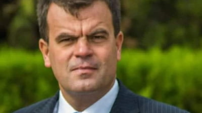 Cine "negociază" cu serviciile secrete?