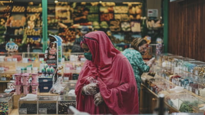 Controversata lege a hijabului, oprită de Consiliul de Securitate Națională al Iranului. Ce riscau femeile dacă nu își acopereau părul în public