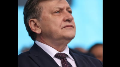Crin Antonescu, ironii despre susținătorii lui Nicușor Dan și George Simion: ”Războiul celor două secte - Petrov contra ayatollahul Georgescu. Bătălie apocaliptică”