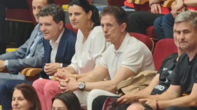 Cum a fost primit Nicușor Dan la gala Cristinei Neagu. Președintele asistă la meci împreună cu Lecușanu, Gică Popescu și Covaliu