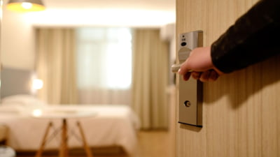 Cum poți obține gratuit o cameră mai bună la hotel: dezvăluirile unui manager dintr-o stațiune de lux