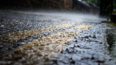 Cum va fi vremea astăzi, 15 mai. Se încălzește ușor, dar vom avea vânt puternic și ploi