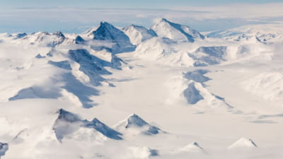 Descoperire misterioasă în Antarctica: O structură gigantică, ascunsă sub gheață, pe care nimeni nu a văzut-o VIDEO