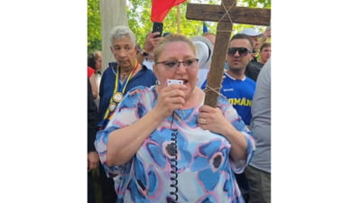 Diana Șoșoacă conduce “Marșul normalității”, prin Capitală. S-a strigat: „Bucureştiul nu-i Sodoma”, „Dumnezeu a dat femeie şi bărbat”, „România, ţară ortodoxă”