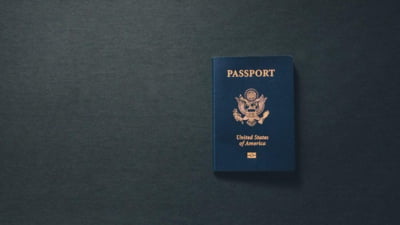 Din ce în ce mai mulți americani vor să se mute în Europa, dar ușa continentului începe să se închidă. Schimbări în politicile de imigrare