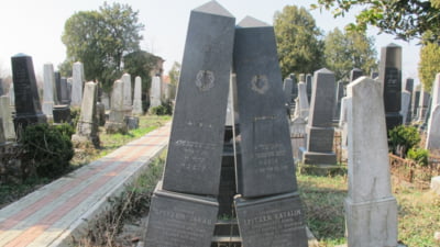 Doi minori au profanat morminte într-un cimitir evreiesc. Unul dintre ei este chiar fondatorul unei organizații cu caracter nazist