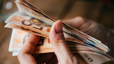Economia în picaj a remitențelor din diaspora. Cât de mult a scăzut capacitatea românilor de a trimite aproape tot salariul lunar in țară