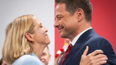 Episodul “Mihaela, dragostea mea” se repetă aproape la indigo în Polonia: “O rundă de aplauze pentru prima doamnă”