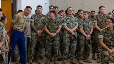 Gafa unui caporal a devenit virală: cum a ajuns faimos în toată armata americană. „Zeii pușcașilor marini m-au trimis aici”