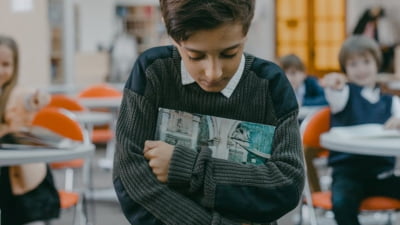Gata cu amenzile! Părinții copiilor violenți pot ajunge după gratii. Ce ar trebui să facă pentru a scăpa de aspra pedeapsă