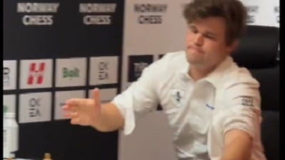 Gest șocant al celebrului Magnus Carlsen, după ce a fost învins de campionul mondial, în criză de timp VIDEO