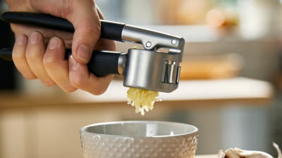 IKEA retrage de la vânzare o presă de usturoi. Pericol de înghițire a unor bucăți de metal