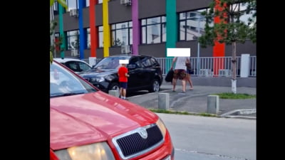 Imagini șocante cu un individ care lovește o femeie de față cu copilul său, pe o stradă din Chiajna. Martor: ”Mi-a spus să nu sun la poliție”