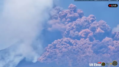 Imagini spectaculoase cu momentul în care cel mai activ vulcan din Europa erupe. Turiștii au fost nevoiți să fugă pentru a-și salva viețile VIDEO