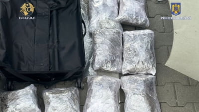 Individ arestat preventiv de polițiști la venirea din Spania. Ce ascundea bărbatul în pachetele de cafea pe care le adusese în bagaj