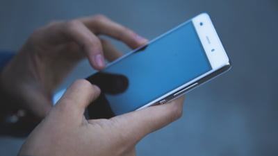 Instagram îți consuma bateria pe Android? Google confirmă problema și recomandă actualizarea urgentă