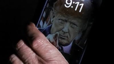 Istoria secretă a telefonului mobil privat al lui Trump . Vulnerabilitate națională sau strategie de comunicare?