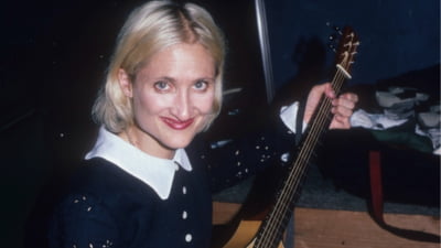 Jill Sobule, artista care a lansat hitul „I Kissed a Girl” în anii ’90, a murit la 66 de ani într-un incendiu