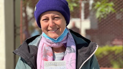 Lecția dată de o româncă bolnavă de cancer: „Tremur și vă spun: ieșiți la vot. Dacă eu am putut, în cea mai grea zi după chimioterapie, poate oricine”