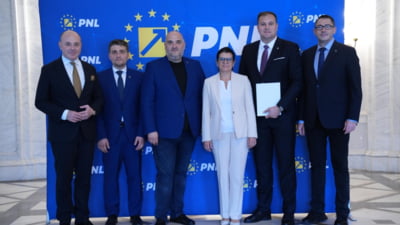 Liberalii vor să limiteze munca la stat la 12 ore pe zi: Fără cumul de contracte peste normă în instituțiile publice