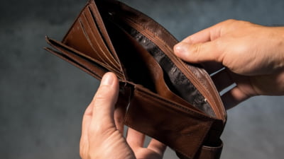 Liderul politic care crede că noului guvern îi va fi aproape imposibil să evite creșterea de taxe și de impozite. "E ușor să faci declarații"