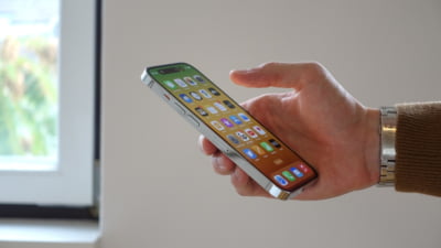 Lovitură pentru Siri: Apple ia în calcul să lase utilizatorii să aleagă ChatGPT sau Alexa pe iPhone