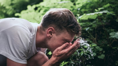 Mai mulți experți au fost întrebați cât de des ar trebui, de fapt, să-ți speli fața: toți au spus același lucru. "Face pielea să pară ternă și poate provoca inflamații"