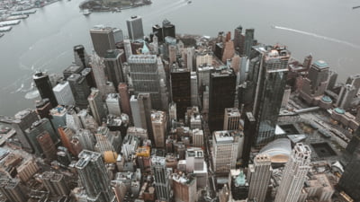 Mai multe orașe americane se scufundă, inclusiv New York și Chicago. Specialiștii susțin că fenomenul va afecta grav integritatea clădirilor, drumurilor și podurilor