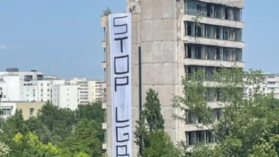 Mesaj homofob, instalat pe o clădire abandonată din Bucureşti. Organizația MozaiQ vorbește de atacuri făcute de "curente extremiste". Ce a făcut Poliția Capitalei
