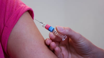 Nicușor Dan mărturisește că și-a vaccinat copiii: „Tot timpul să avem încredere în specialiști”