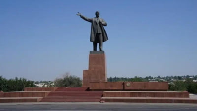 O țară aliată a Rusiei a demontat o statuie a lui Lenin, una dintre cele mai înalte din lume: ”Decizia nu trebuie politizată” VIDEO/FOTO